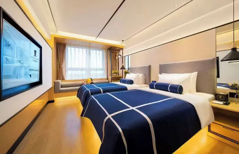 Z Holiday Hotel
