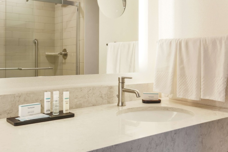 Embassy Suites by Hilton Syracuse Destiny USA photo 11