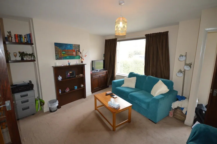 2 Bedroom Charming House With Free Parking