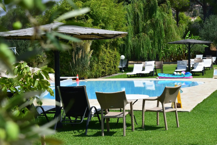 Simatos Apartments and Studios