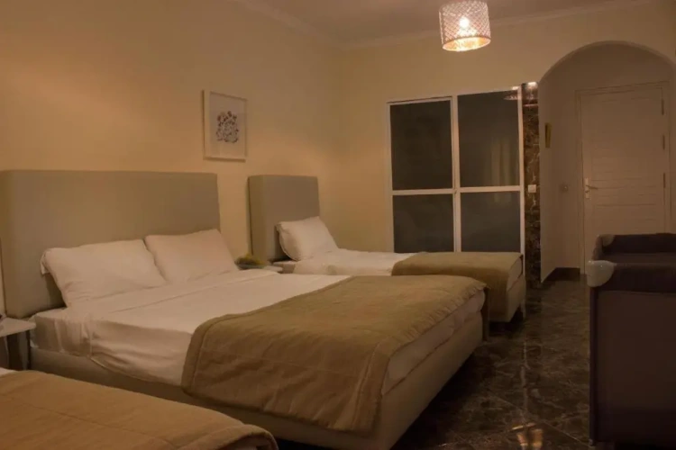 Standard Quadruple room with garden view