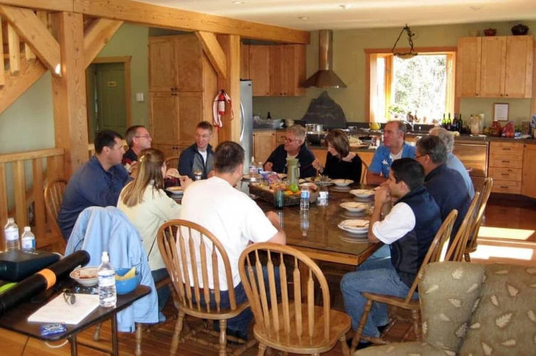 'eh' Canadian Lodge