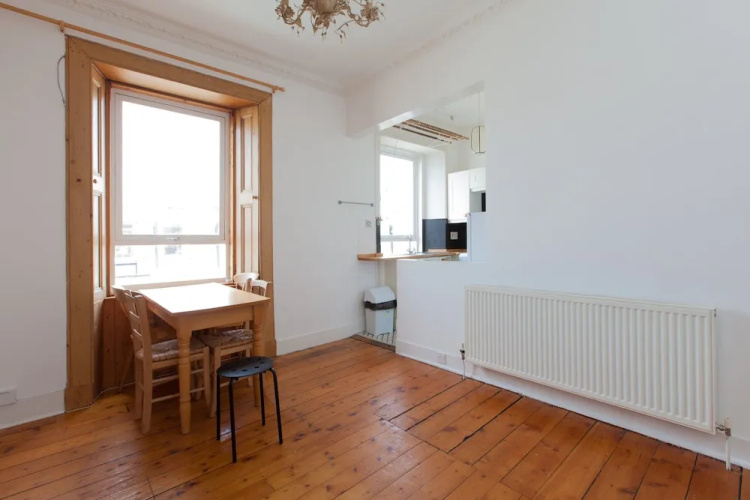 3 Bedroom Flat Near Leith