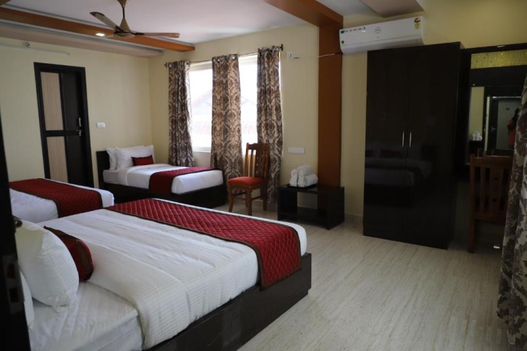 Standard Triple room