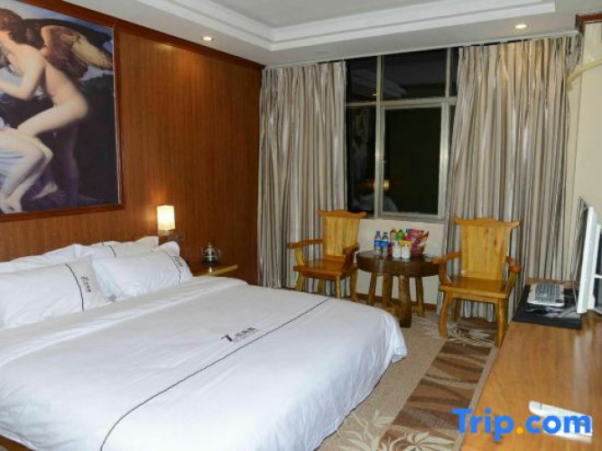 Qujing Youth Network Hotel