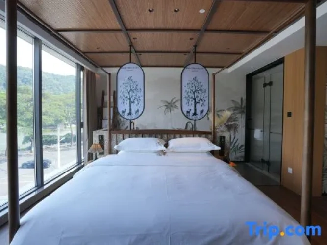 Standard room with lake view