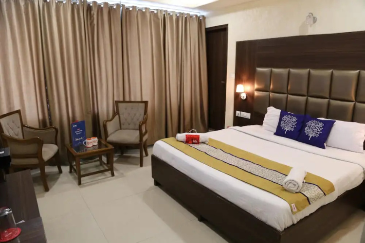 OYO 1344 Hotel Waves