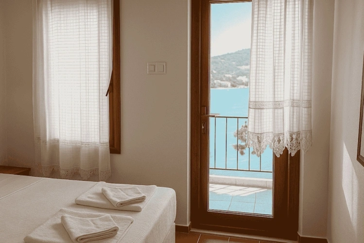 Standard room with balcony and with sea view