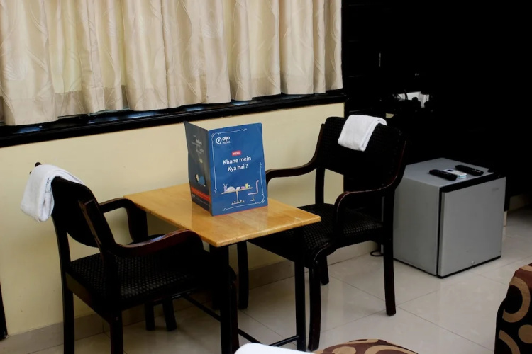 OYO 1916 Hotel Suhashini Palace