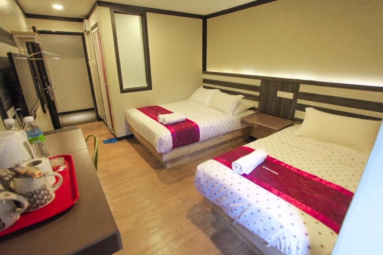 Standard Triple room