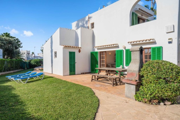 3 Bedrooms Cottage