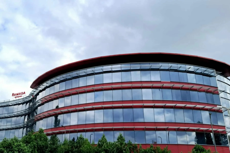 Ramada By Wyndham Bucharest Otopeni Airport - Otopeni