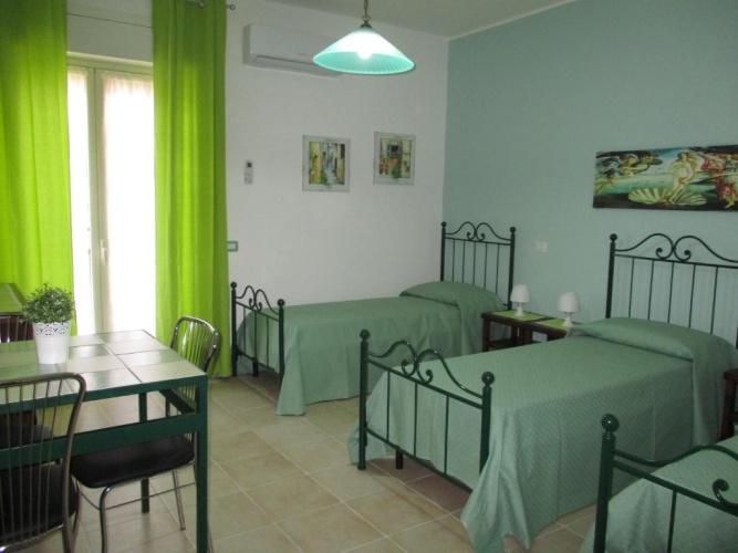 Standard Triple room with sea view
