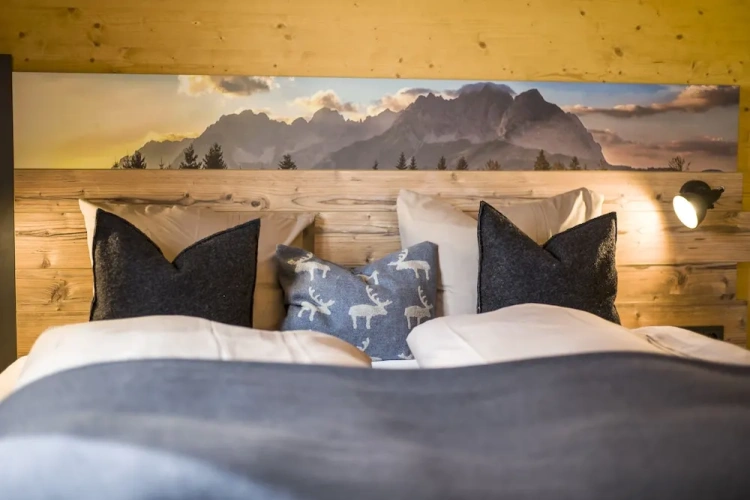 3 Bedrooms Luxury Chalet with lake view