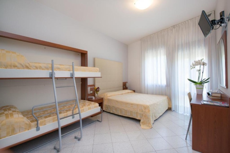 Standard Quadruple room