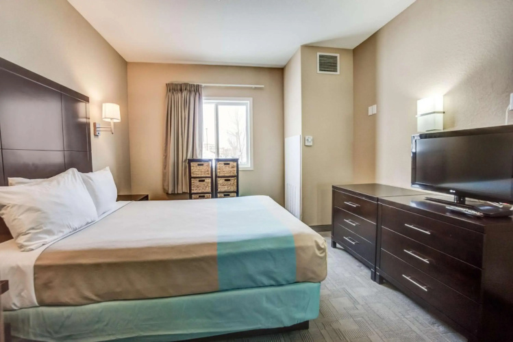 Motel 6 Red Deer, AB