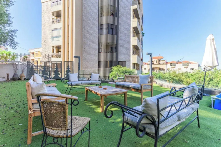 GlassHaus Rooftop 2-BR & Pool in Ghazir