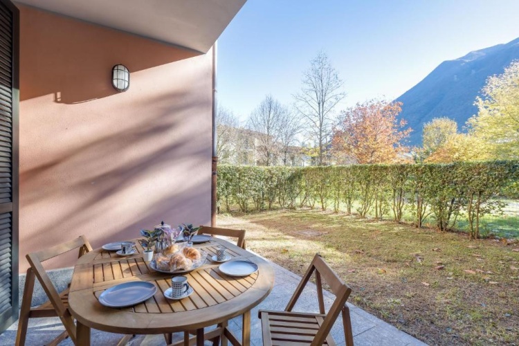 2 Bedrooms Quadruple Family Apartment with lake view