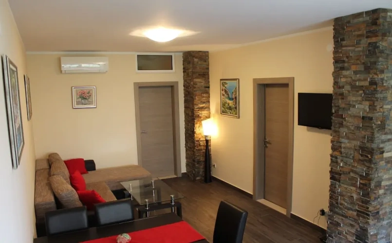 2 Bedrooms Comfort Apartment with city view