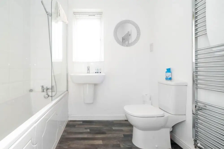 3 Bedrooms Twin Cottage