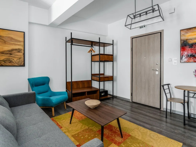 Sanders Center - Nice Studio Apt With Balcony