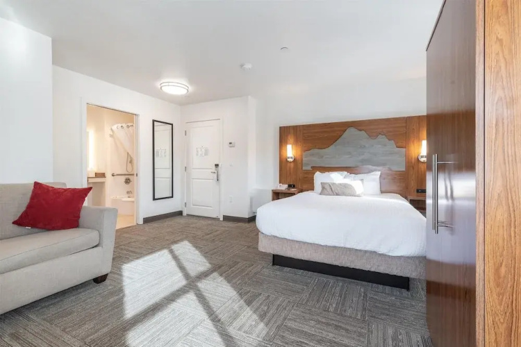 Marshall Suites Bainbridge Island, SureStay Collection by BW