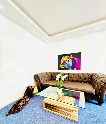Spacious 7BR Apartment Prime Location