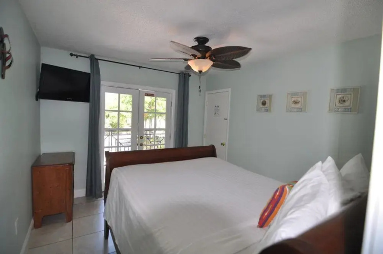 Lido Islander Inn