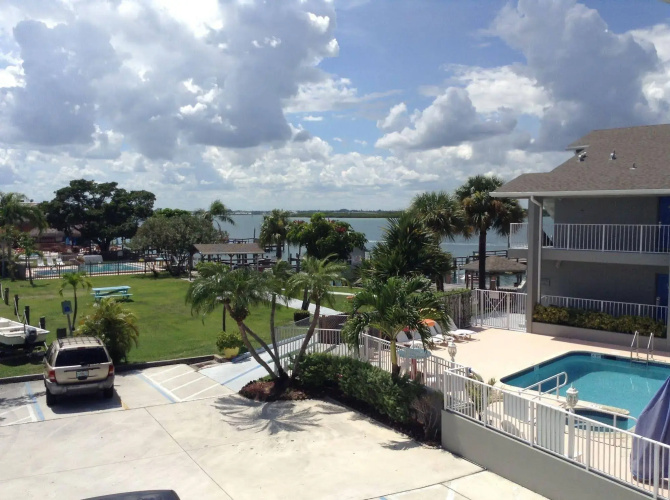 Dockside Inn & Resort