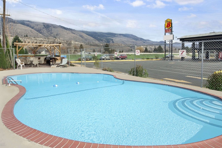 Super 8 by Wyndham Kamloops East photo 8