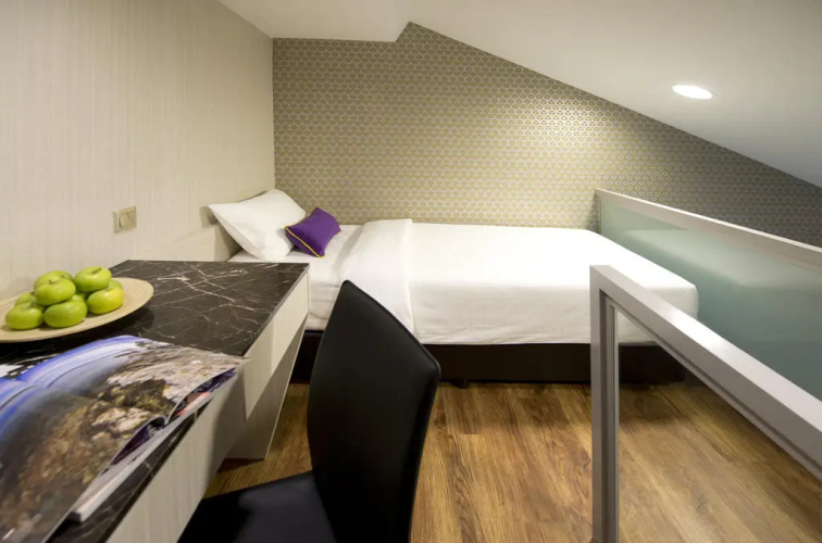 V Hotel Bencoolen