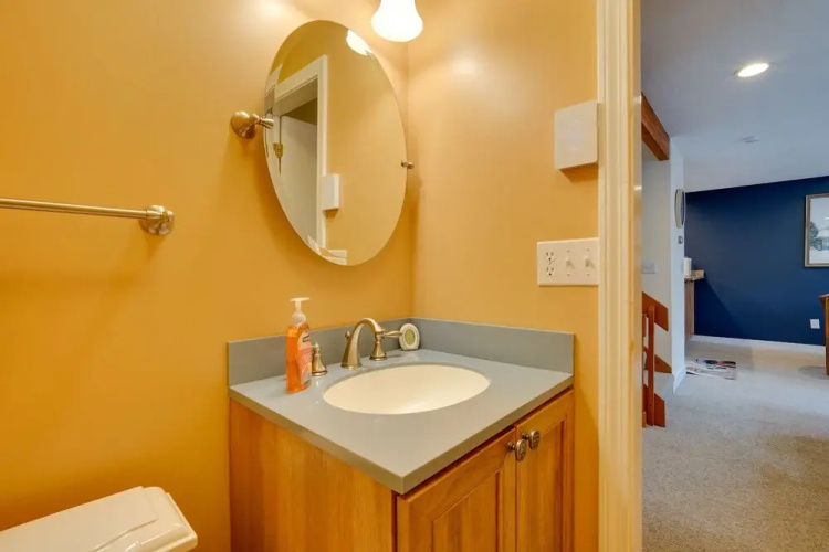 Sunny Stratton Townhome ~ 1 Mi to Skiing!