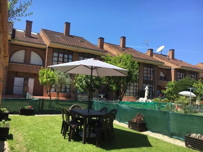 4 Bedrooms Cottage