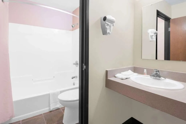 Northwoods Inn & Suites