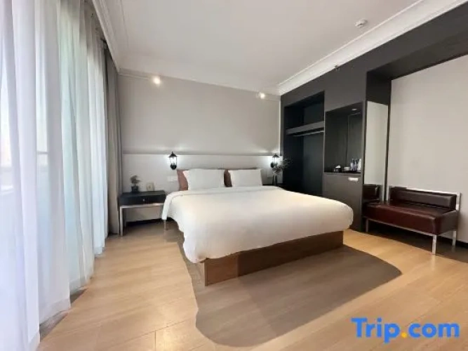 2 Bedrooms Quadruple Family Suite with balcony