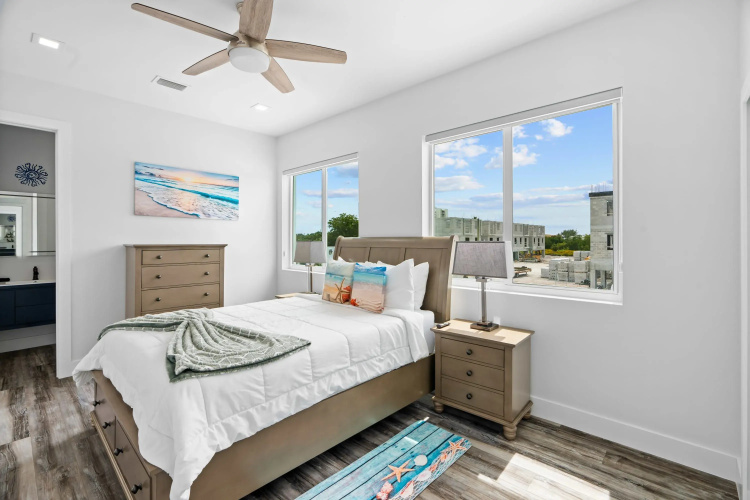 Luna Light Waterfront Pool Dock Views