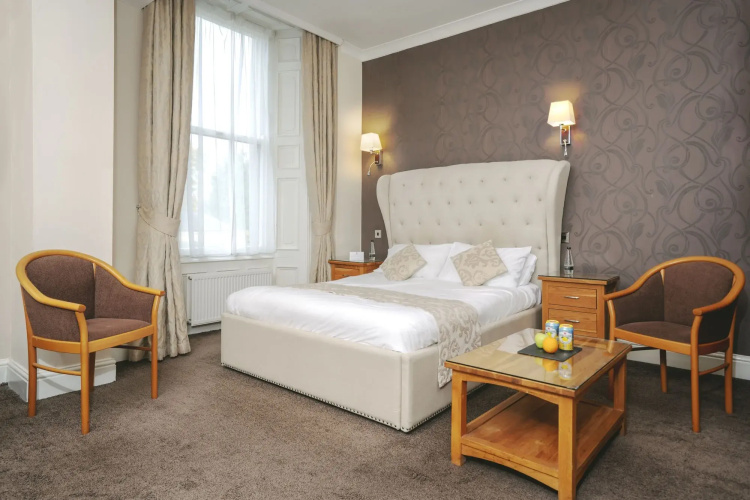 The Oaks Hotel