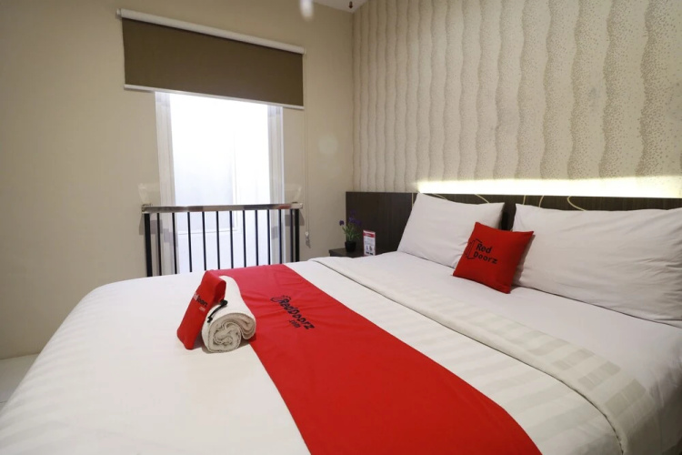 RedDoorz Plus @ Airlangga Mataram