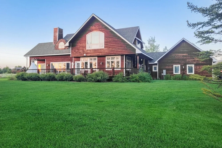5 Bedrooms Cottage