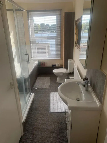 Stylish Comfotabe Riverside Cottage