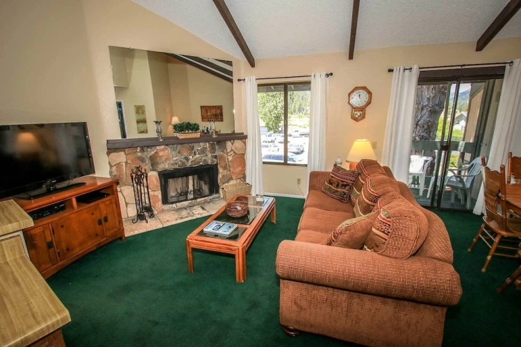 Standard Quadruple room with balcony and with mountain view