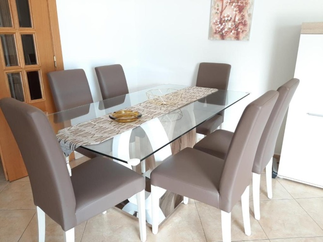 3 Bedrooms Apartment