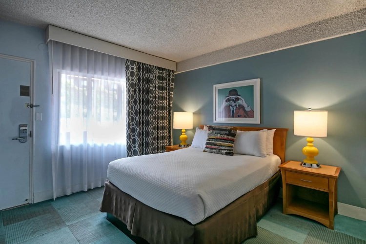 La Jolla Cove Suites