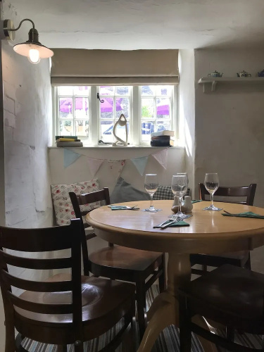 Drewe Arms Bunk Rooms & Church Cottage