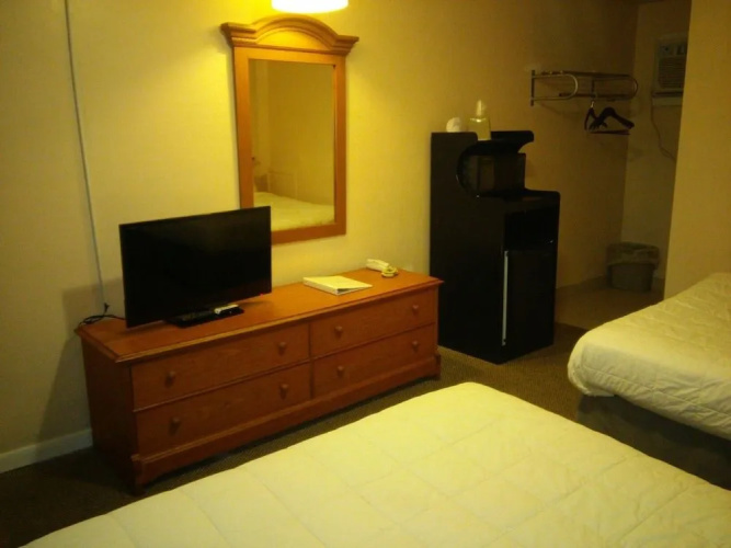 Colony House Motel