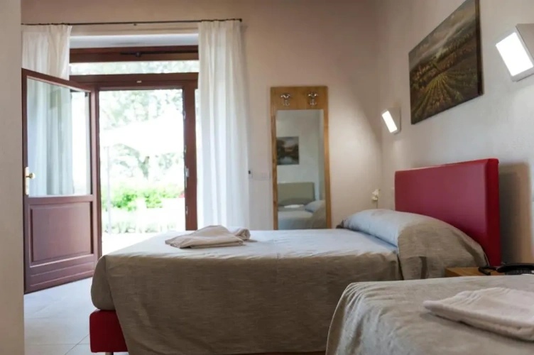 Standard Triple room