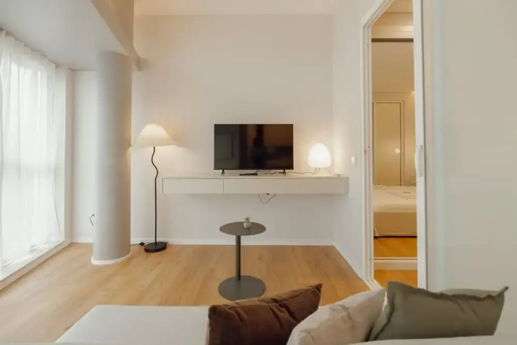 Bright Window Apartment by Vacationy