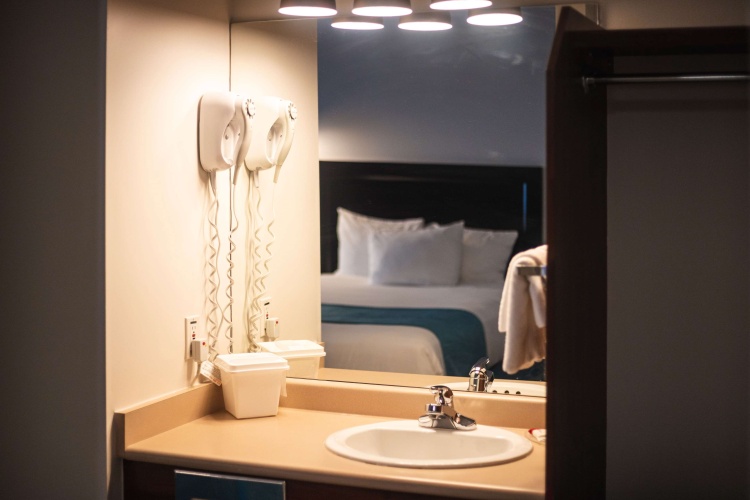 Ramada by Wyndham Surrey/Langley photo 8
