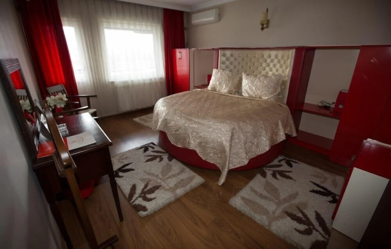 Grand Astra Hotel