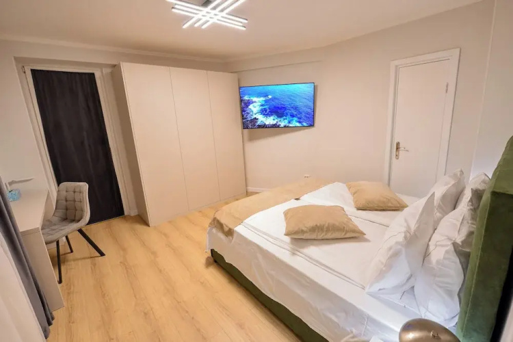 Libra Apartment - Two Bedrooms - 5 Guests - Next To Cismigiu Gardens
